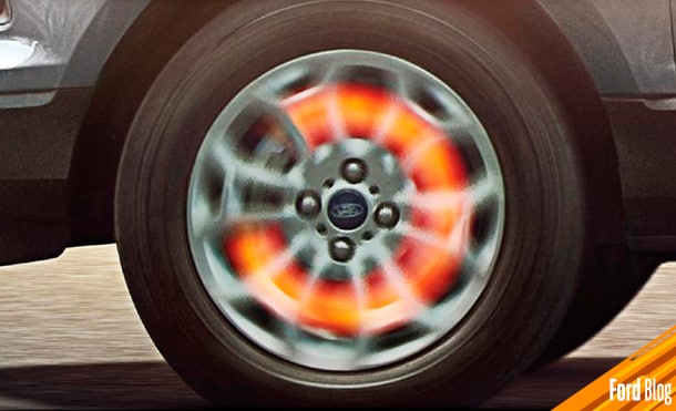 Coonce qué significan las vibraciones en pedal de tu auto o SUV al frenar