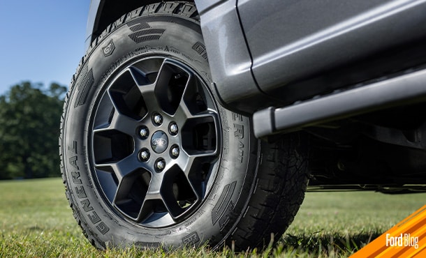 Usar productos especiales para limpieza de llantas de tu vehículo Ford te ayudará a remover suciedad