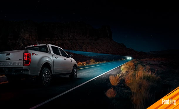 Los Faros de un Vehículo se clasifican de acuerdo a su tipo de iluminación y materiales