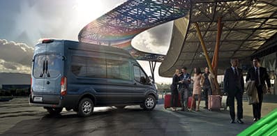 Descubre el amplio espacio para 15 o 18 pasajeros de Ford Transit, ideal para negocio hotelero