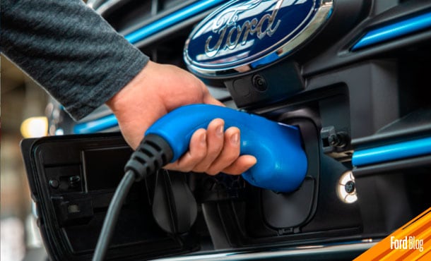 Ford E-Transit incluye cargador Móvil y Adaptador para recargar batería de Van Comercial Eléctrica