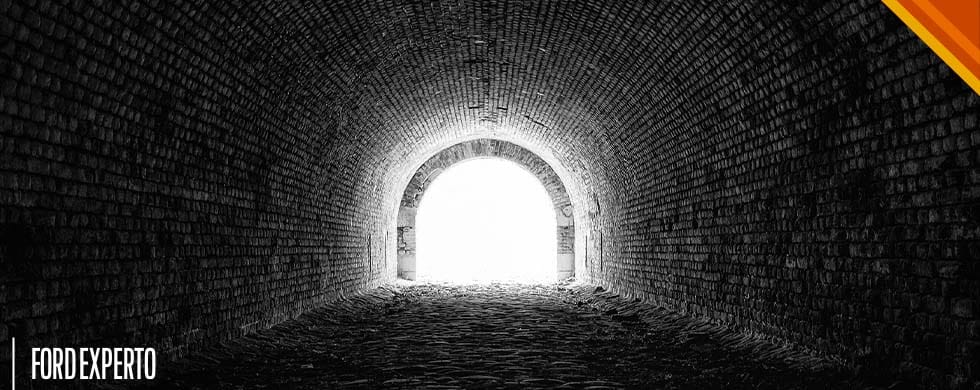 Conoce qué es y cómo puedes reducir el efecto túnel al conducir tu vehículo Ford