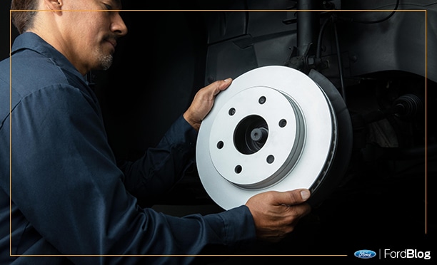 Frenos de disco de un vehículo Ford en un Taller Autorizado