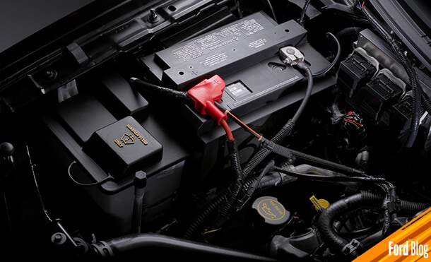 Sigue las recomendaciones para pasar corriente correctamente de un auto o suv a otro