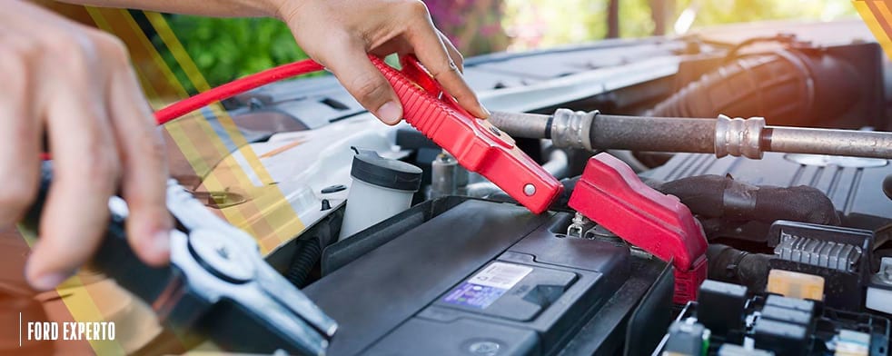 Sigue las instrucciones para pasar corriente de forma segura para ti y tu auto