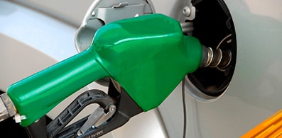Consejos al cargar tu tanque de combustible con diferentes tipos de gasolina