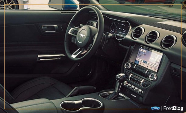 Ford Mustang 2020 equipado con pantalla táctil y SYNC 3 