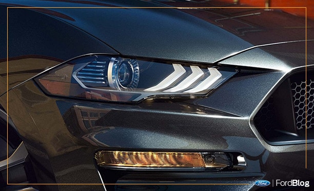Ford Mustang 2020 equipado con faros led para iluminar cualquier camino