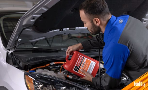Descubre cómo funciona el Radiador de tu Vehículo Ford y revisa los niveles de anticongelante 
