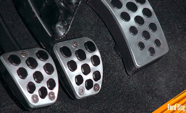 Clutch o embrague desacopla engranes de transimisión. Conoce cuándo se aconseja usarlo