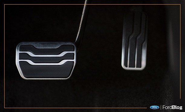 Pedales con detalles en cromo de Ford Edge ST 2019