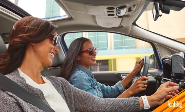 Mantén a mamá siempre conectada con SYNC equipado en los Vehículos Ford 