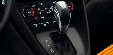 Descubre algunas malas prácticas que no debes hacer en un vehículo automático