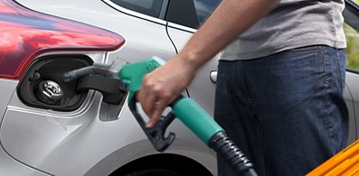 Conoce las ventajas y desventajas de llenar el tanque de gasolina de tu Vehículo Ford 