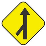 Señal preventiva en la carretera antes de Incorporación al Tránsito