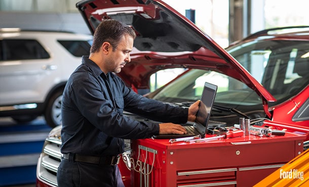 Cuida el Sistema Eléctrico de tu Vehículo Ford y evita posibles fallas en Batería y Luces