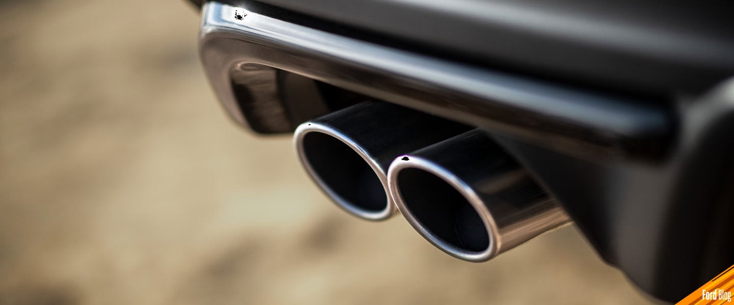 Descubre el significado del tipo de humo que tu auto expulsa por el escape