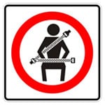 Señalamiento restrictivo en la carretera use el cinturón de seguridad