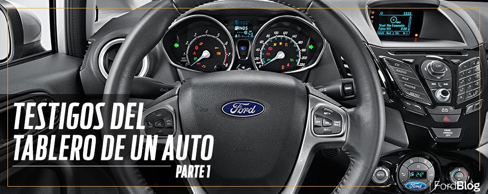 Tablero y volante de vehículo Ford con indicadores encendidos 