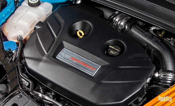 El Sistema de Enfriamiento de los Vehículos Ford opera a través de una Bomba circulando Refrigerante