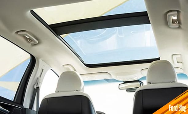 Disfruta de paisajes en cada trayecto con el asombroso techo panorámico Vista Roof