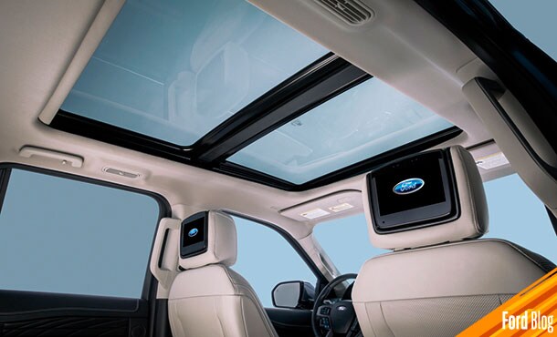 Descubre las pantallas de 8 pulgadas en la cabecera para disfrutar de contenido multimedia