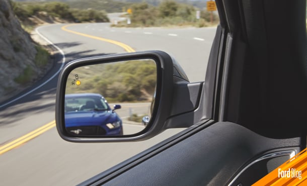 Rebasa de forma segura Con el Sistema de Monitoreo de Punto Ciego Blis de Ford