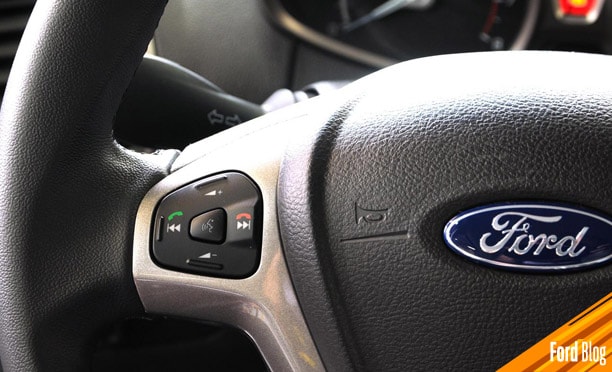 Consejos para vincular tu celular vía Bluetooth al vehículo sin distraerte del camino