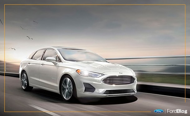 Ford Fusion Híbrido 2020 equipado con un poderoso motor 2.0L de ciclo Atkinson