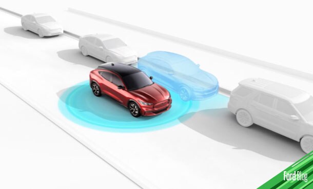 Ford Mustang Mach E con Asistencia de Estacionado Autónomo y Frenado Automático
