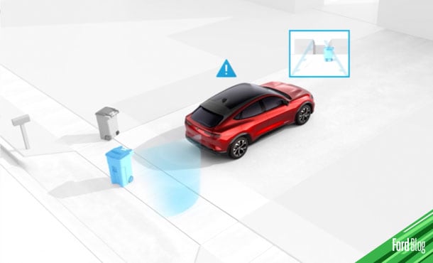 Ford Mustang Mach E con Tecnología que detecta vehículos en Punto Ciego y Tráfico Cruzado