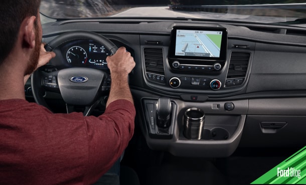 Ford E-Transit con SYNC 4, conexión inalámbrica, sistema de navegación y reconocimiento de voz