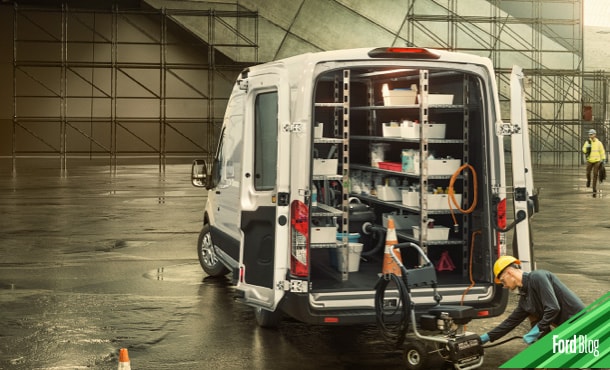 Ford E-Transit furgoneta con tomacorriente de 2.4 kW para herramientas de trabajo