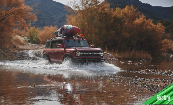 La SUV Todoterreno, Ford Bronco Outer Banks, equipada con Rieles Portaequipaje y Tirón de Arrastre