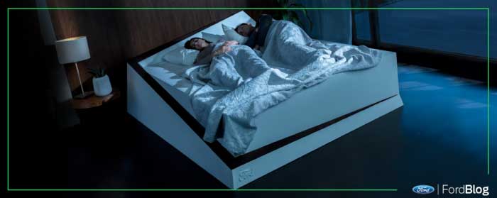 Cama inteligente de Ford evita que tu pareja cambie de carril y te permite descansar mejor