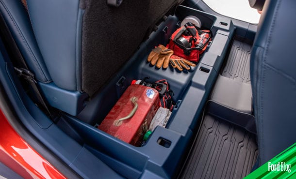 Amplia Camioneta Pickup Ford Maverick con Compartimientos de Almacenaje debajo de asientos