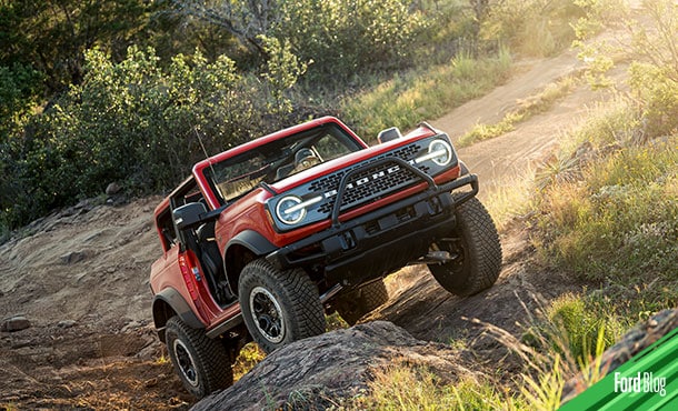Camioneta Todoterreno Ford Bronco Badlands, equipada con 2 puertas y gran Ángulo Ventral