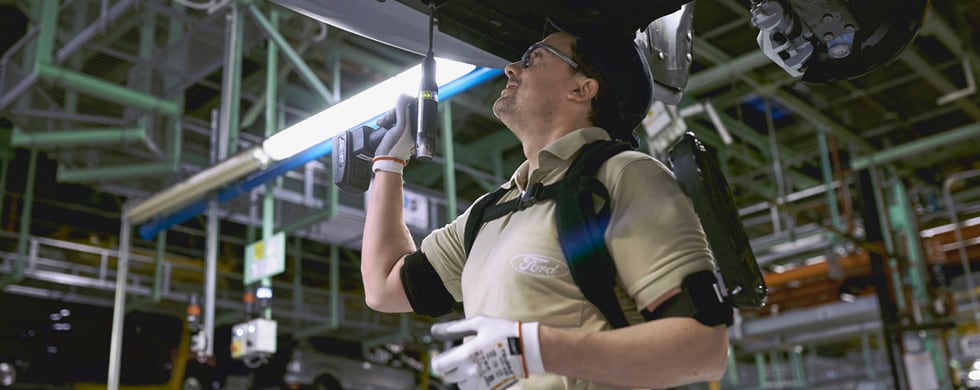 La planta de Ford en España utiliza exoesqueletos