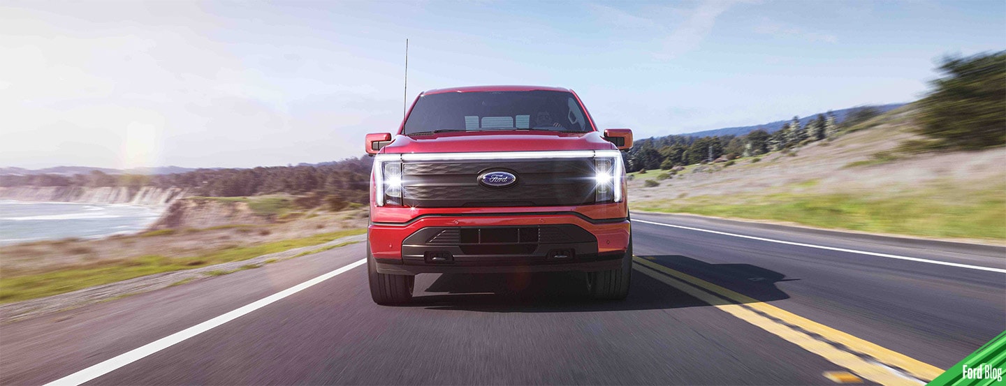 Ford F-150 Lightning, camioneta pick up totalmente eléctrica con parrilla iluminada