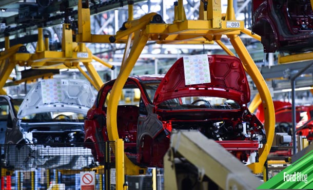 Robot controla impresoras 3D y mejora el rendimiento de las plantas de Ford