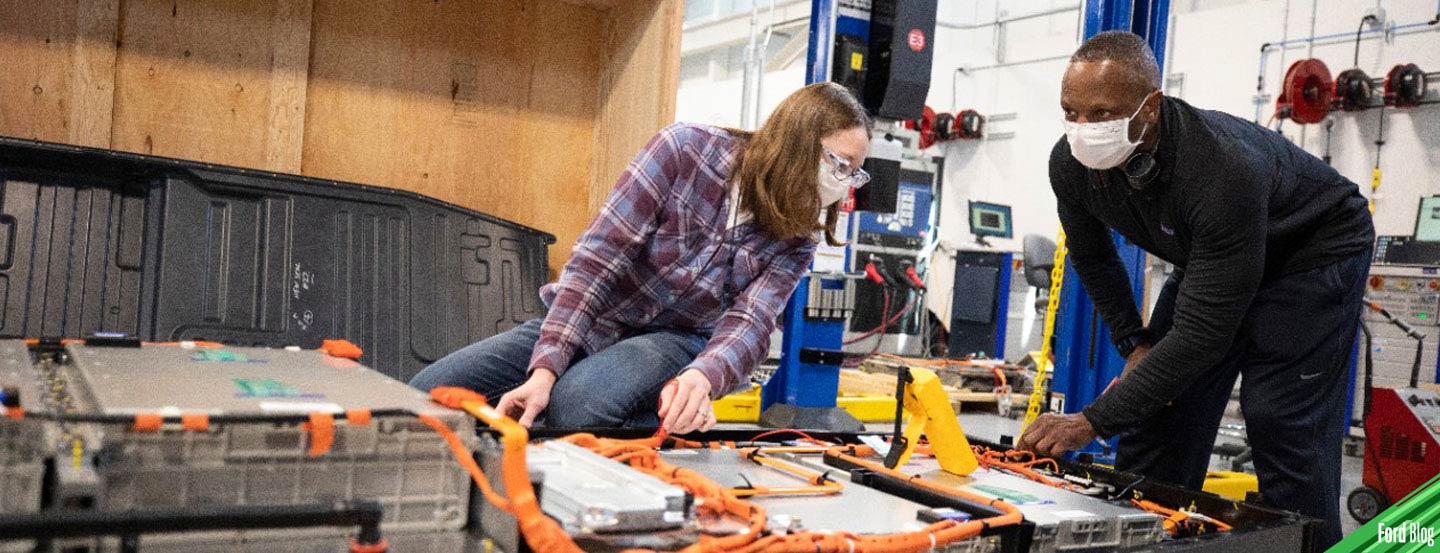El equipo de Ford Ion Park se conforma por 150 expertos en temas de baterías 
