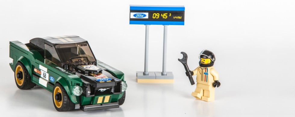 Ford Mustang Fastback 1968 de Lego con piloto