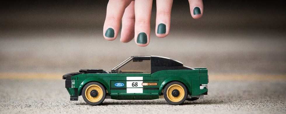 Disfruta jugando con tu Ford Mustang Fastback 1968 de Lego