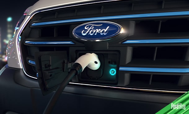Compara características y diferencias entre la Tecnología de Vehículos a Gasolina y Eléctricos Ford