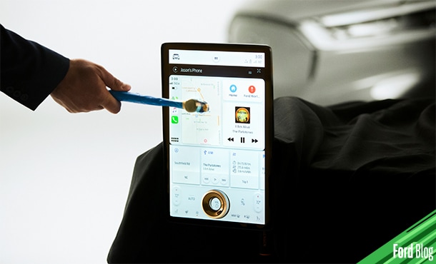 Ford Mustang Mach-E, equipado con pantalla Dragontrail resistente a golpes