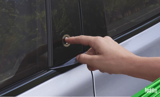 Ford Mach E equipa Pantalla Táctil de 15 pulgadas compatible con Apple CarPlay y Android Auto