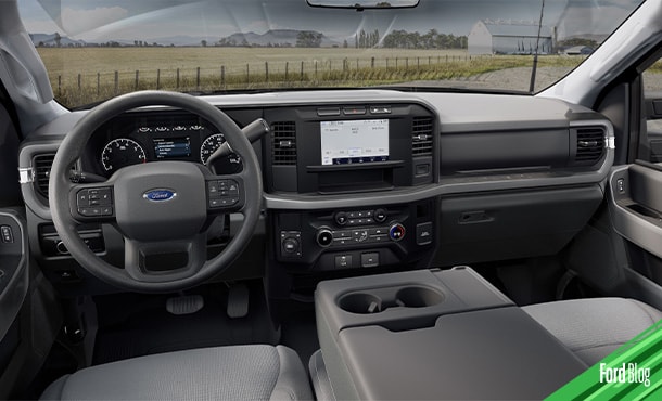 Pantalla y Tablero en el interior de Ford Super Duty Chasis vehículo de remolque y trabajo