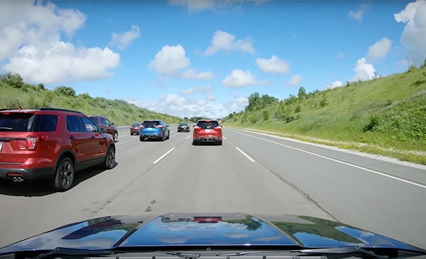 Agiliza el tránsito en ciudad y carretera al usar el control de crucero adaptativo