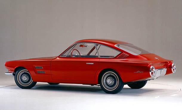 Prototipo de Ford Mustang de 1961 en color rojo