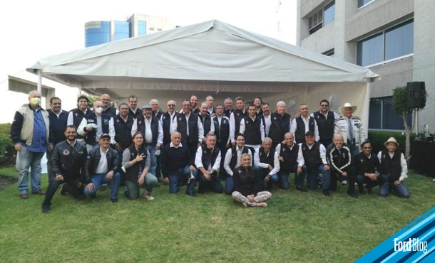 Miembros de Mustang Club México celebran la llegada del auto deportivo más icónico de Ford